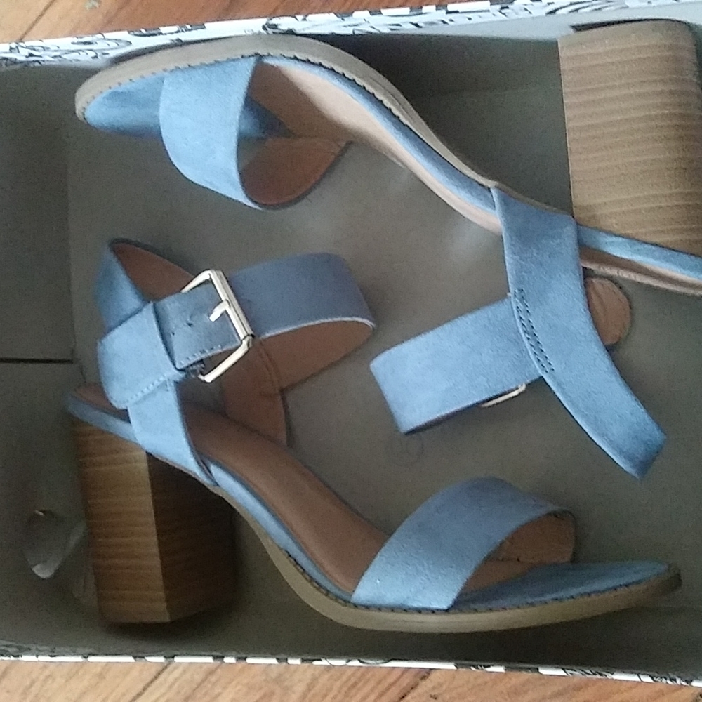 Light Blue Heels - Picture 3 of 4